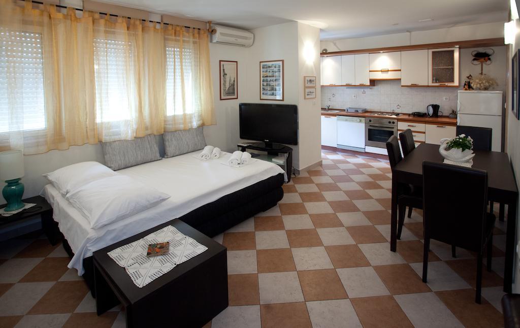 Ideal Location Split Apartments Chambre photo