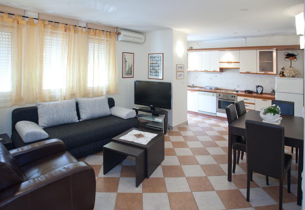 Ideal Location Split Apartments Chambre photo